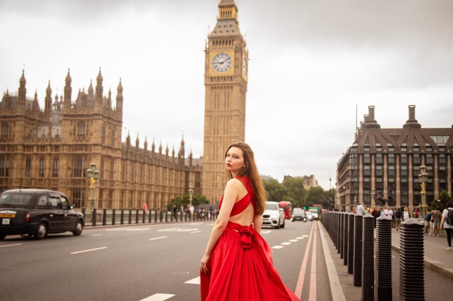 Flying dress professional photoshoot with pro photographer - Who will enjoy this most
