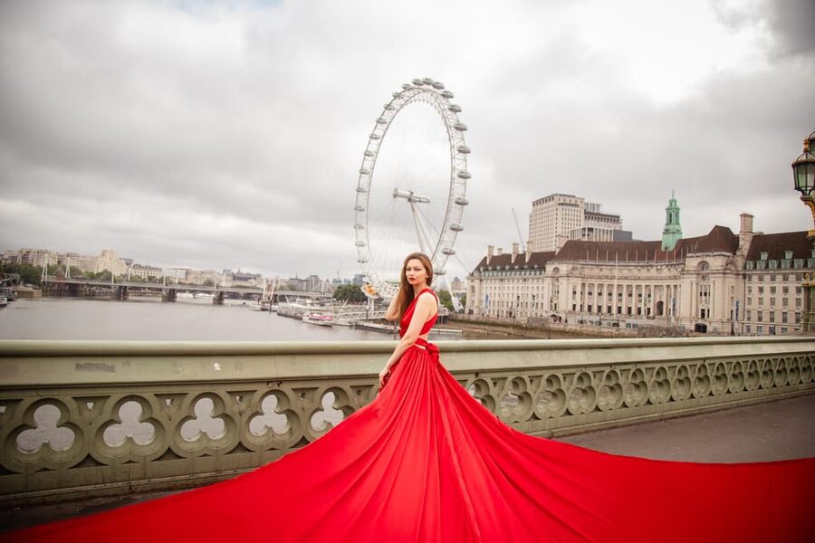 Flying dress professional photoshoot with pro photographer - Meeting at Big Ben and getting ready