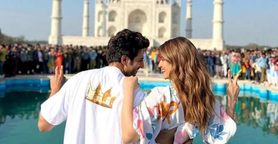 From Delhi: Taj Mahal Tour with Professional Photographer - Key points at a glance
