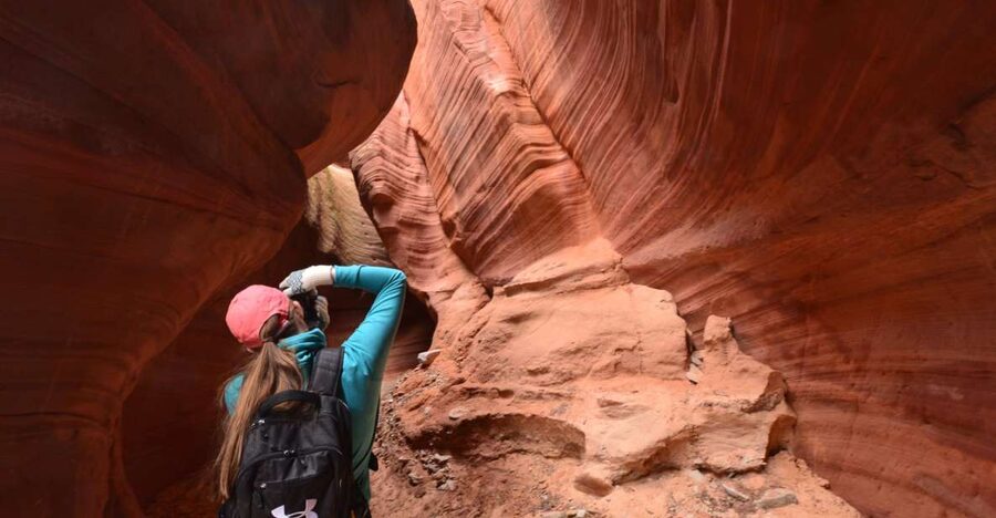 From Kanab: 3-Hour Peek-a-Boo Slot Canyon Hiking/Photo Tour - Why Peek-a-Boo Slot Canyon makes a good short tour