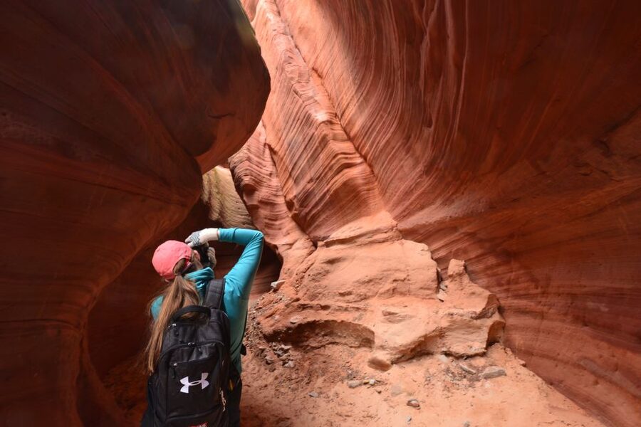 From Kanab: 3-Hour Peek-a-Boo Slot Canyon Hiking/Photo Tour - What the moderate hike is really like