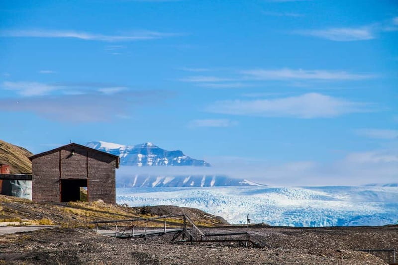 From Longyearbyen: Pyramiden Private Photo Tour w/ Transfer - Why Pyramiden makes such a strong subject
