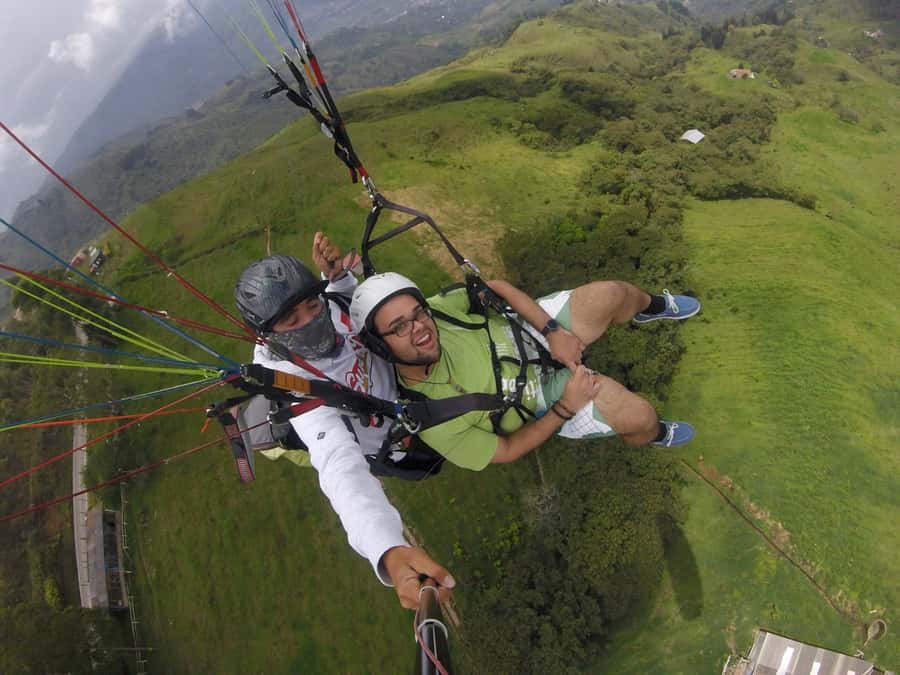 From Medellín: Paragliding Tour with GoPro Photos & Videos - The pilots make the biggest difference