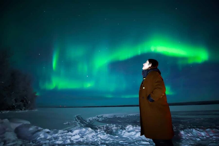 From Rovaniemi: Lakeside Aurora’s Paparazzi Photography - The included photography service