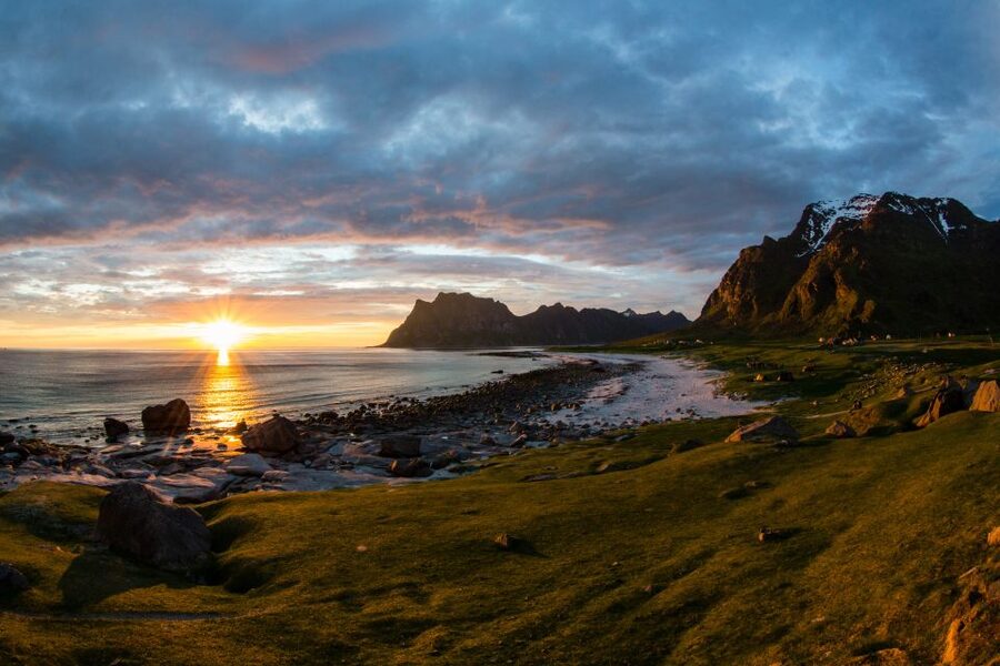 From Svolvær: Midnight sun tour with a photographer - Leaving Svolvær in a small minivan