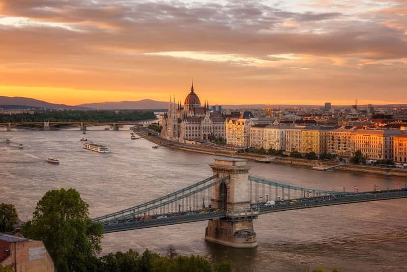 From Vienna: Bratislava& Budapest Day Tour with Photographer - Budapest gets the longer look