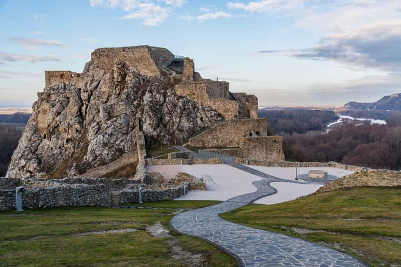 From Vienna: Bratislava& Budapest Day Tour with Photographer - What the photography option really adds