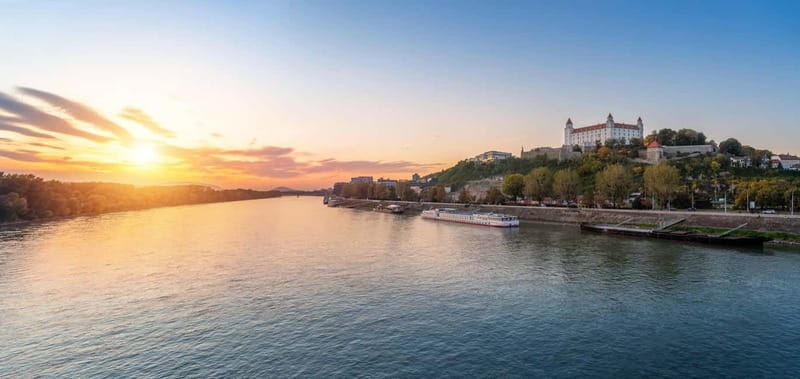 From Vienna: Bratislava& Budapest Day Tour with Photographer - Who will enjoy this format most?