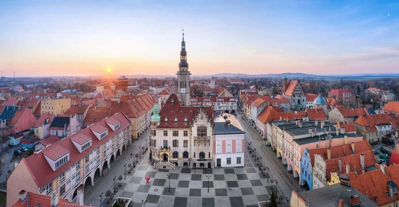From Vienna: Bratislava& Budapest Day Tour with Photographer - Bratislava in 90 minutes