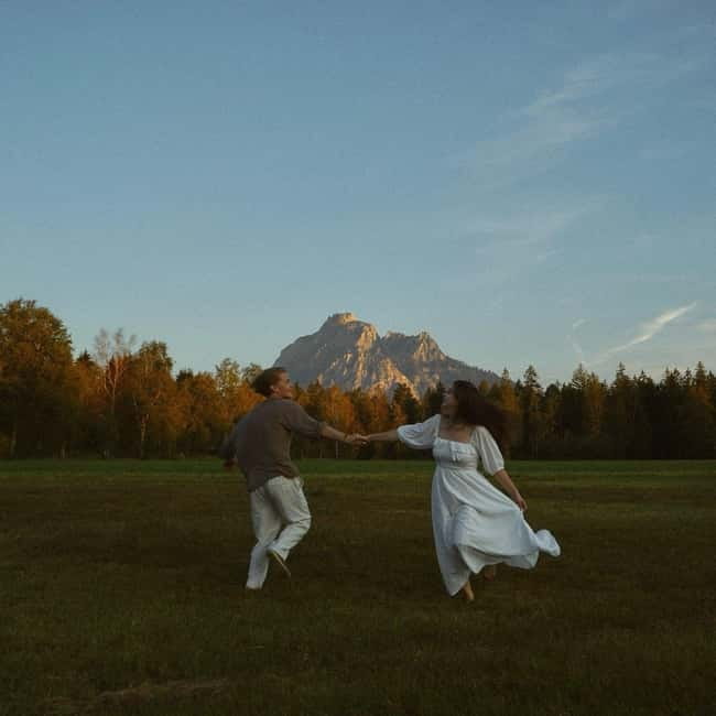 Füssen & Schwangau: Private Photoshoot Couples, Solo & Group - Natural direction for people who dislike posing