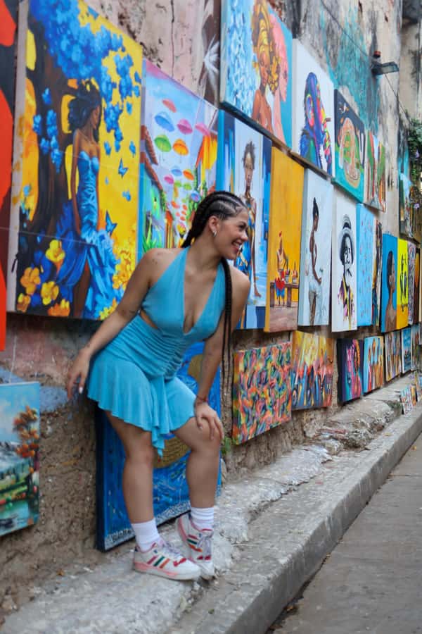Gastronomic tour and professional photos in the old city - Calle de Las Sombrillas and Cartagena’s famous color