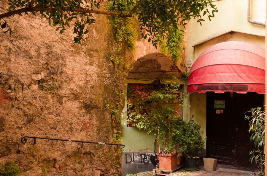 Genoa: Secret Corners Photography Tour and Traditional Snack - How the experience helps you see Genoa differently