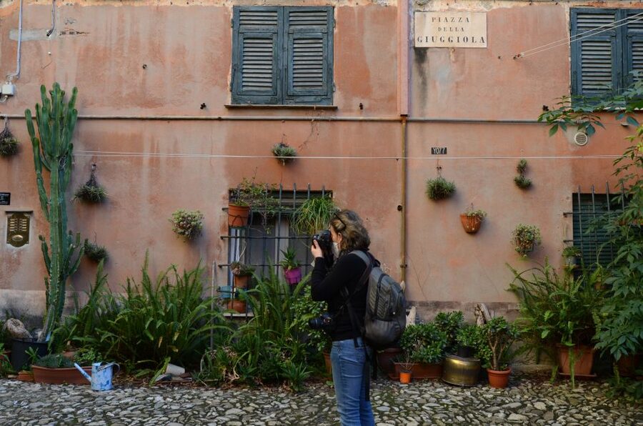 Genoa: Secret Corners Photography Tour and Traditional Snack - The old town route and its 3-kilometer rhythm