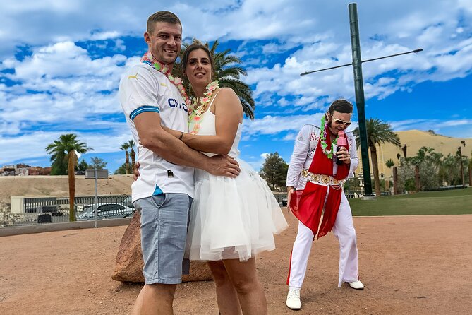 Get Married: Elvis Wedding + Las Vegas Sign + Photography - Price, extra costs, and what you receive
