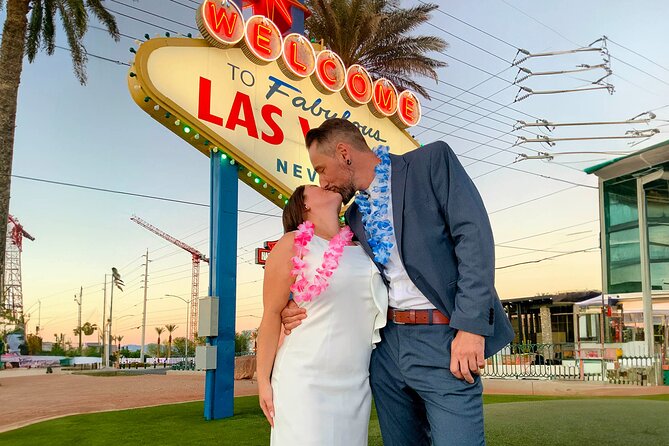 Get Married: Elvis Wedding + Las Vegas Sign + Photography - Why the private format works well