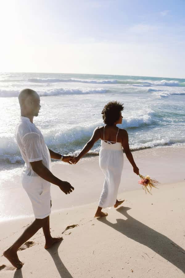 Gold Coast: Beach Photoshoot with Edited Photos - Sunrise, daytime, or Coolangatta sunset