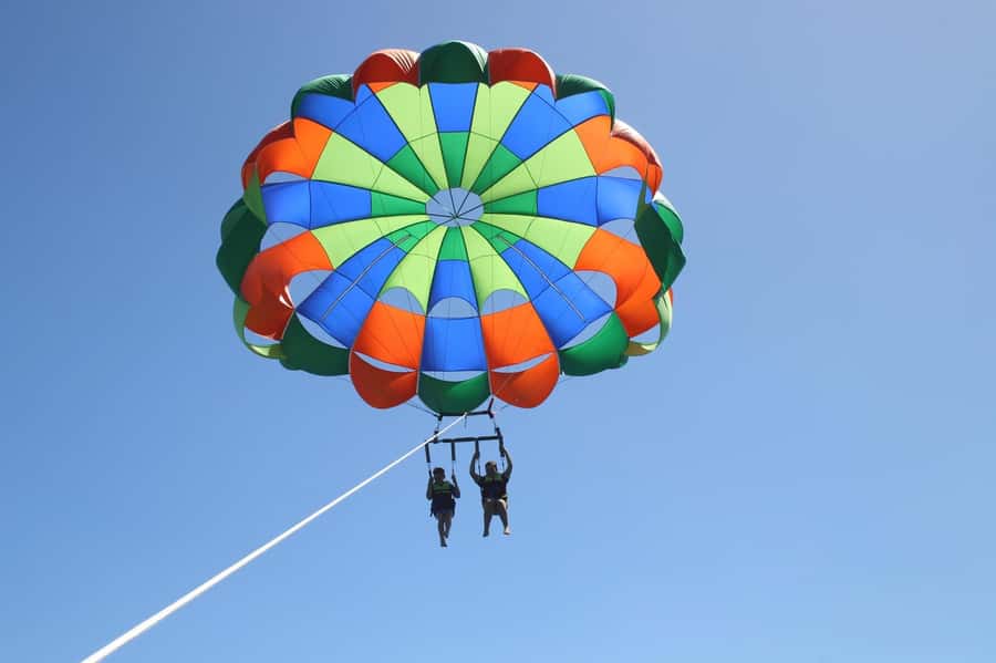 Gold Coast: Surfers Paradise Parasailing with Free Photos - Safety briefing and getting fitted for flight