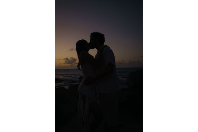 Golden Hour Beach Photo Shoot in San Juan - What happens during the 40-minute session