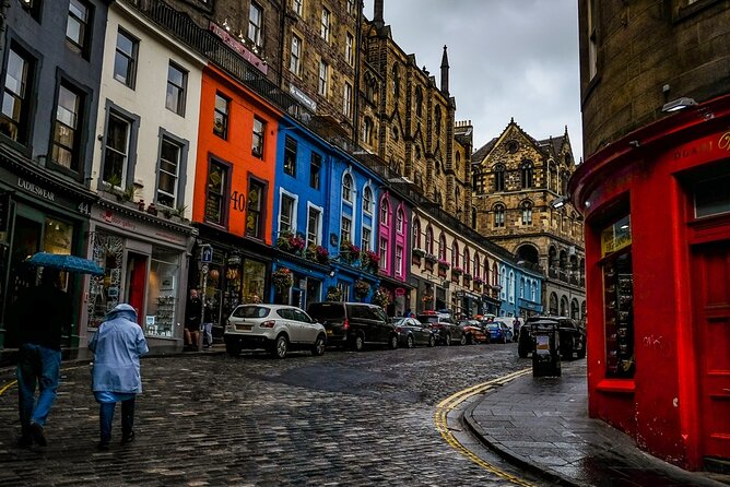 Guided 60-Minute Photography and sightseeing Tour in Edinburgh - Edinburgh Castle and the first lesson in framing
