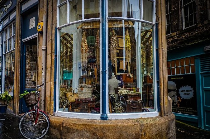 Guided 60-Minute Photography and sightseeing Tour in Edinburgh - Greyfriars Bobby, a story with a practical editing lesson