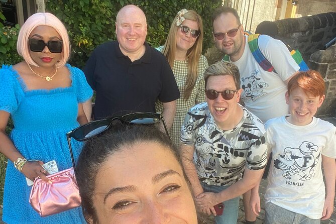 Guided 60-Minute Photography and sightseeing Tour in Edinburgh - Holyrood Park and the final selfie practice
