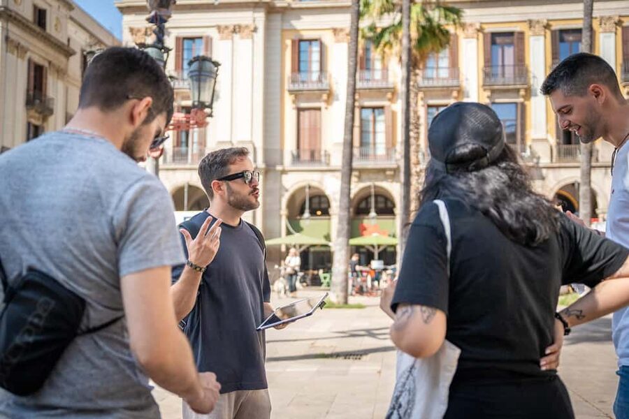 Guided tour of Barcelona in French (Old Town & Instagram spots) - Crossing into El Born and reaching Santa Maria del Mar