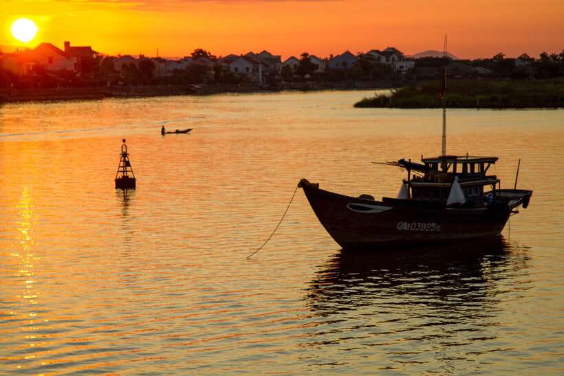 Half-day Hoi An Sunrise Or Sunset Photo Tour - A boat ride into the Thu Bon River
