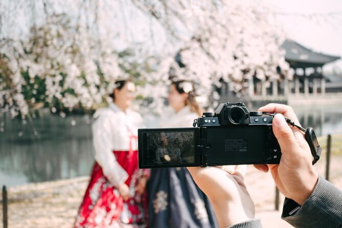 Hanbok Photoshoot and History Tour at Gyeongbokgung Palace - Why this Seoul experience works so well