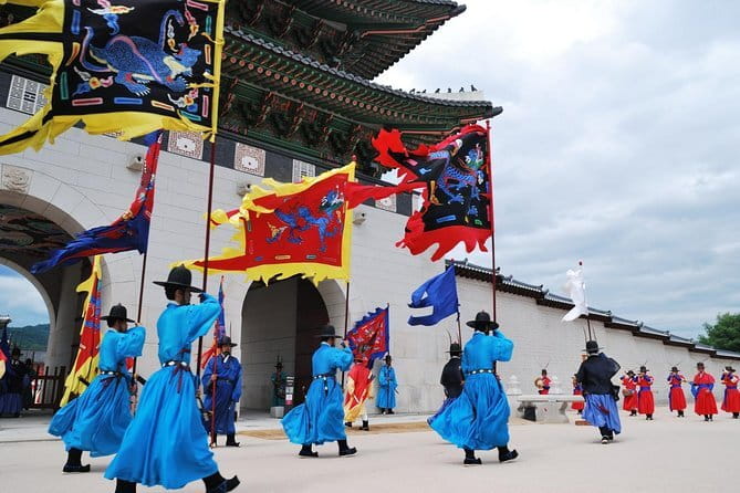 Hanbok Photoshoot and History Tour at Gyeongbokgung Palace - What the photography is really like