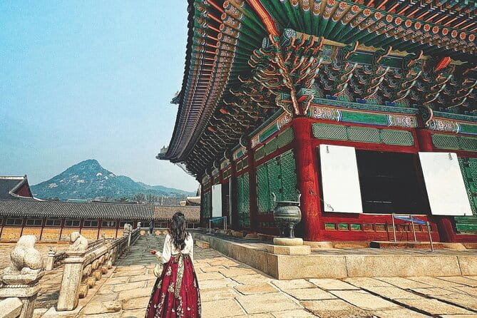 Hanbok Photoshoot and History Tour at Gyeongbokgung Palace - Tuesday changes the palace route