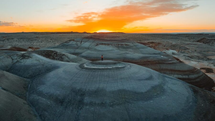 Hanksville/Torrey: Bentonite Hills Drone/Photography Tour - Drone footage and the DJI Mini 4 option
