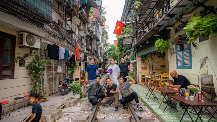 Hanoi: Instagram-Worthy Tour of City’s Most Scenic Spots - Hoan Kiem Lake and the Temple of Jade Mountain
