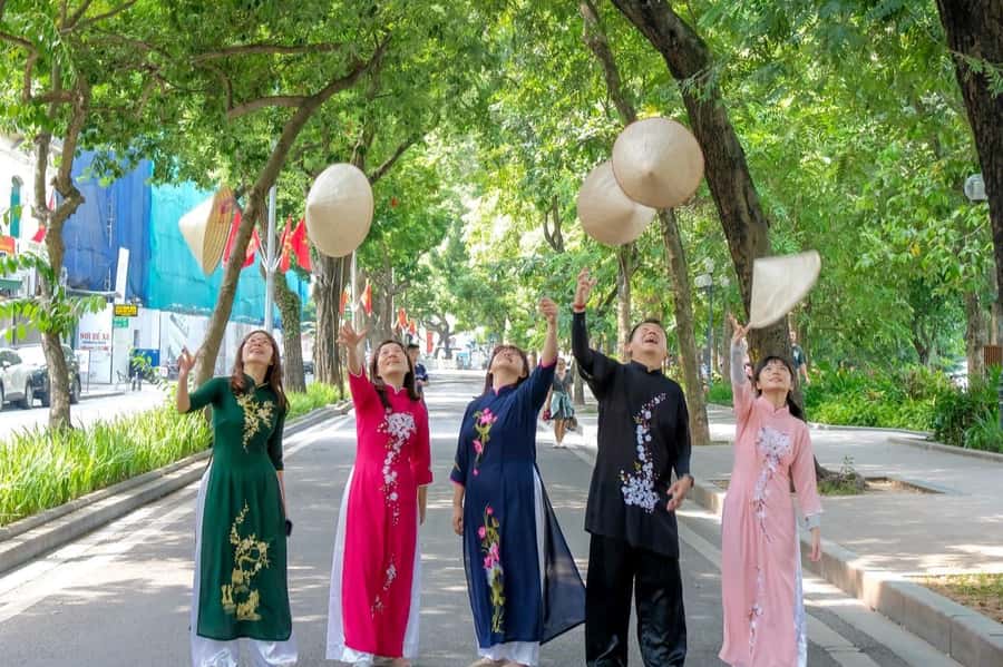 Hanoi: Instagram-Worthy Tour of City’s Most Scenic Spots - The Ho Chi Minh Complex and One Pillar Pagoda