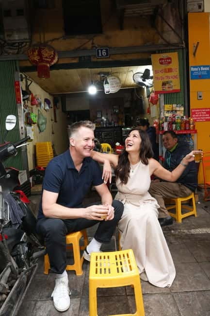 Hanoi Private Photoshoot – Iconic Spots & Hidden Gems - Hoan Kiem Lake: open views and a calmer change of pace
