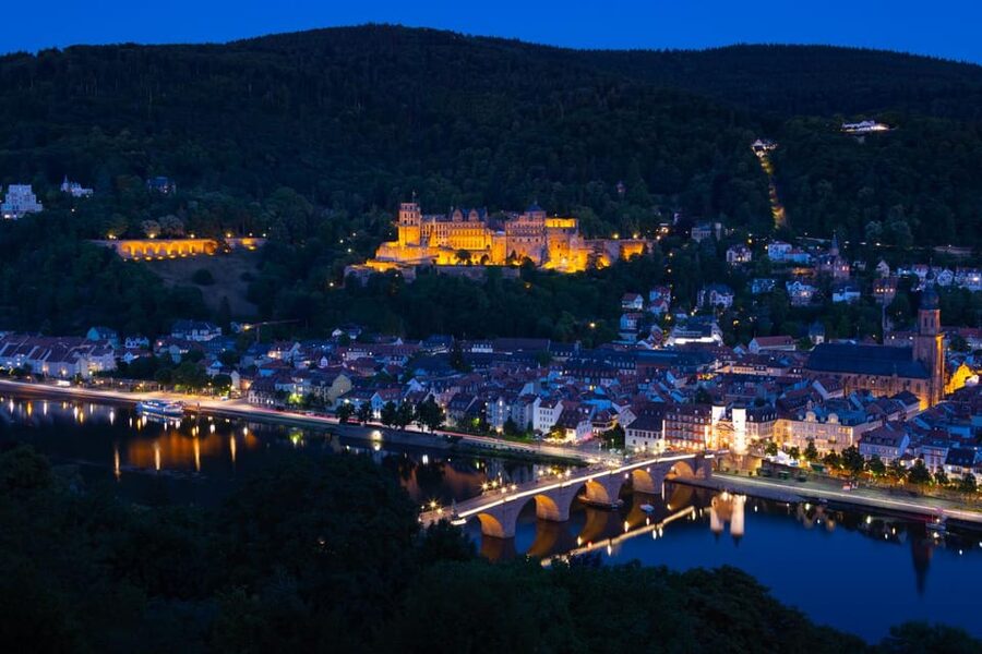 Heidelberg: Sunset Photo Walk - Crossing into the old town