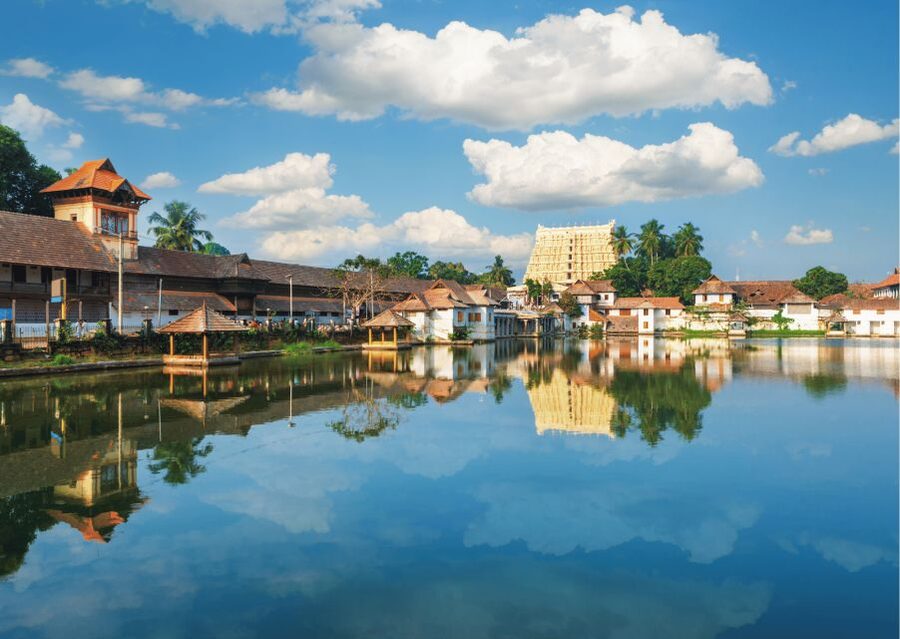 Heritage Trivandrum Photography Walk Tour With Tuk Tuk Ride - Padmatheertha Pond and the religious heart of the city