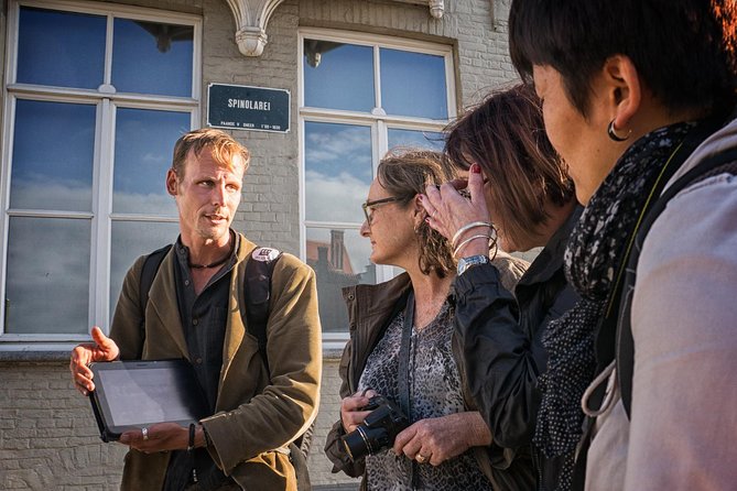 "Hidden Brugge" Photo Tour - 2hr open city tour & workshop - A preserved religious building and several ways to frame it