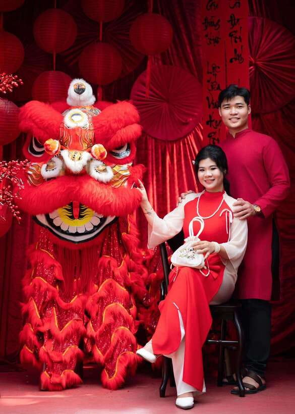 Ho Chi Minh Styled Photoshoot Tour With Makeup Photographer - French Colonial Details at the Central Post Office