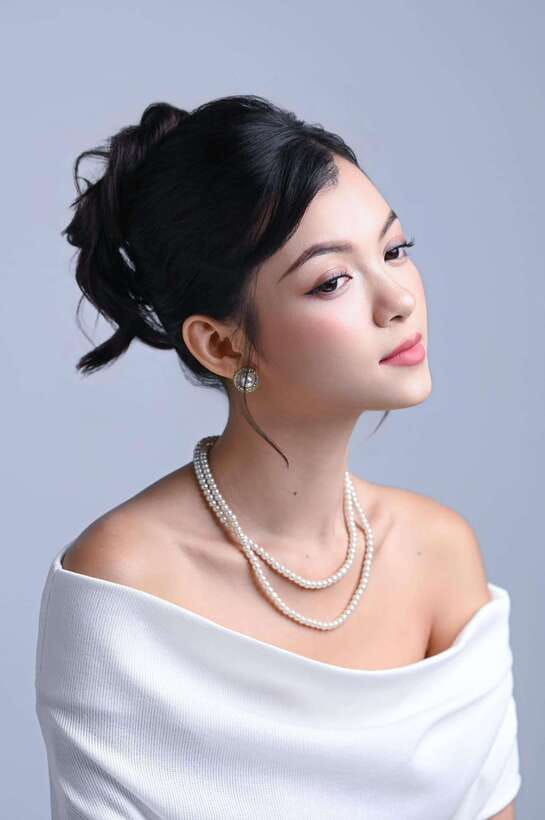 Ho Chi Minh Styled Photoshoot Tour With Makeup Photographer - Starting With Makeup, Hair, and Your Photo Ideas