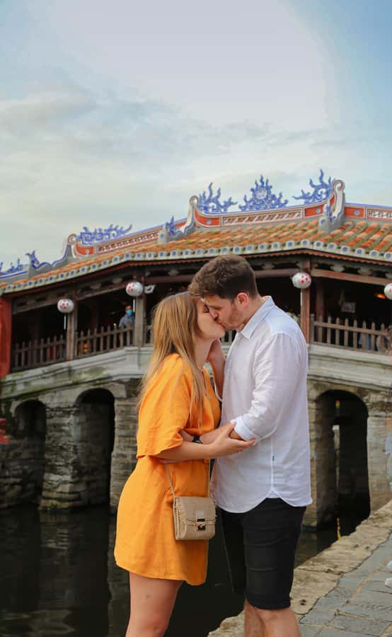 Hoi An/Da Nang: Private Photoshoot & Guided Walking Tour - What this Hoi An experience really is