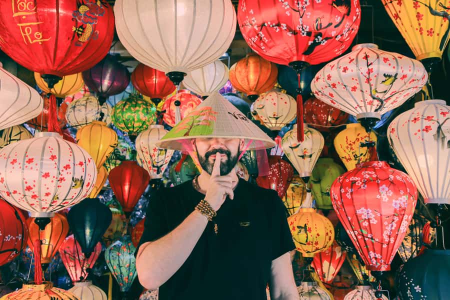 Hoi An/Da Nang: Private Photoshoot & Guided Walking Tour - Walking through golden walls and ancient houses