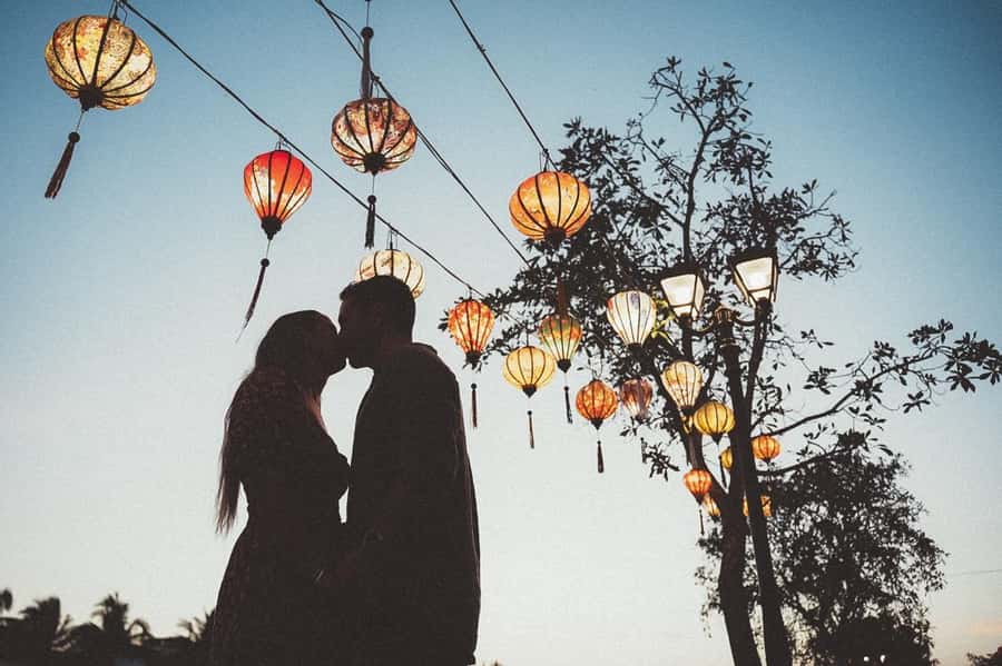 Hoi An Lantern : 45-Minute Short Private Photography Tour - Walking through lantern-lit Hoi An