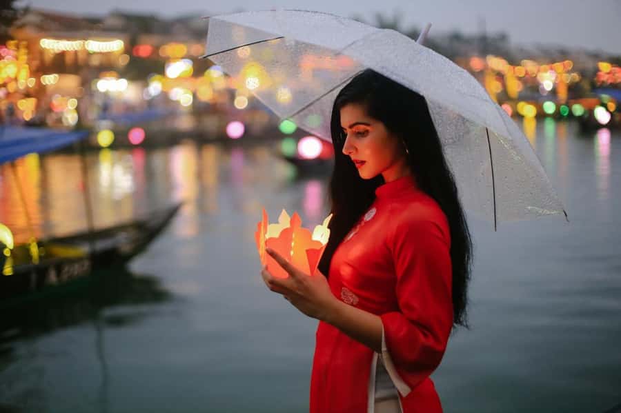 Hoi An Lantern : 45-Minute Short Private Photography Tour - Engagement photos, solo portraits, and first-time models