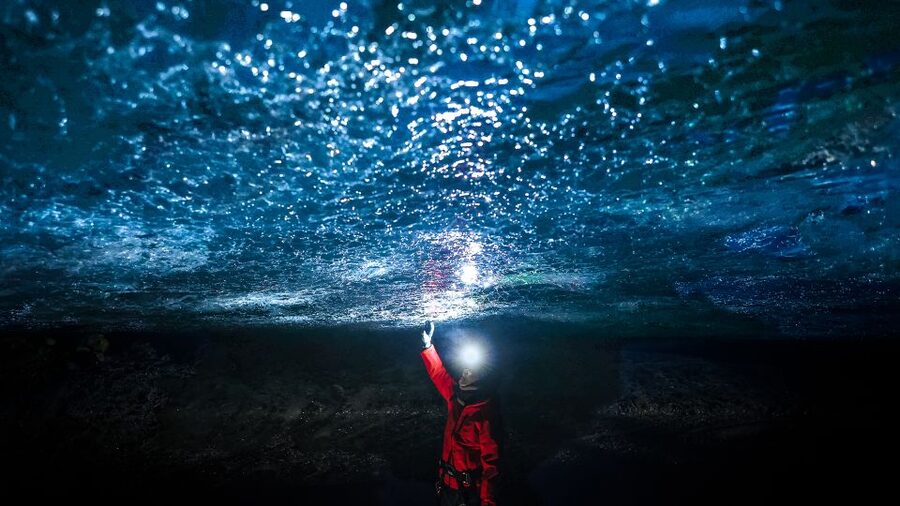 Iceland: Ice Cave Captured with Professional Photos - A short route to a serious glacier