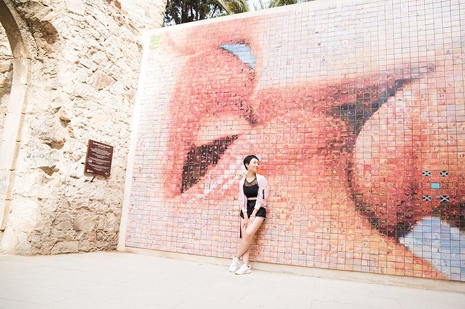 Instagram Photoshoot Tour in Barcelona - El Born brings a different old-city mood