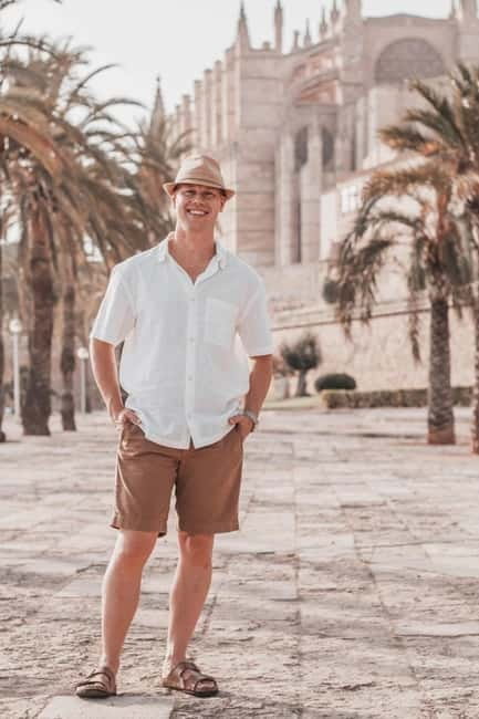 Instagram tour in Palma de Mallorca with a private photographer - Posing help for people who dislike being photographed