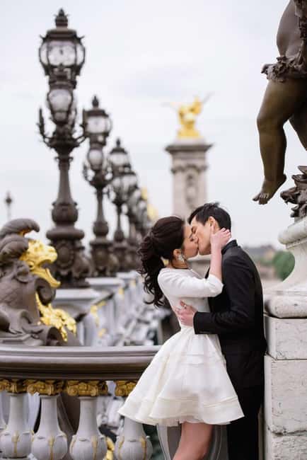 Instagram tour of Paris with a private photographer - How the posing guidance works