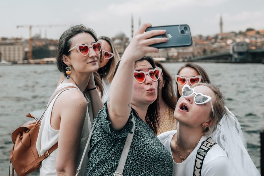 Istanbul: Galata Tower, Bosphorus & Hidden Gems Photo Shoot - Why a short photo shoot works well in Istanbul