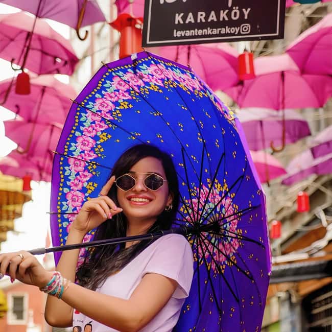 Istanbul: Tour and Photoshoot at Multiple Locations - Galata, the bridge, and Karakoy’s color