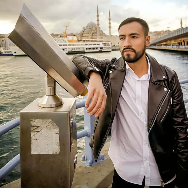 Istanbul: Tour and Photoshoot at Multiple Locations - Balat for color and character